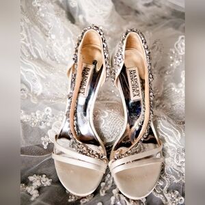 Badgley Mischka Heels Rhinestones Satin Strappy Open Toe White Silver Size 5.5